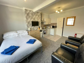 Large Ground Floor Studio Holiday Apartment Skegness - Flat 12